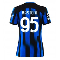 Camisa de Futebol Inter Milan Alessandro Bastoni #95 Equipamento Principal Mulheres 2023-24 Manga Curta